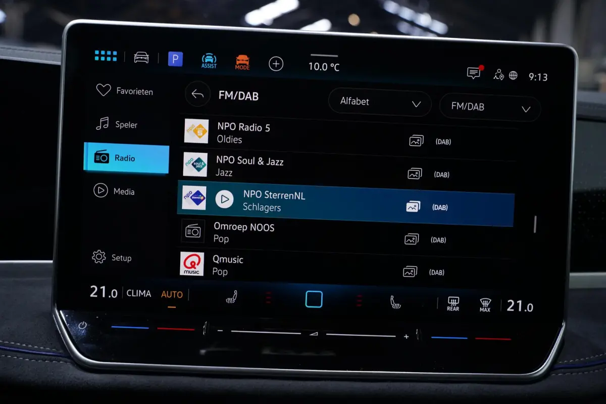 R-line 150 PK DSG Panodak camera IQ Light Stoel-/stuurverwarming Apple Carplay R-Line int./ext. 19 Inch