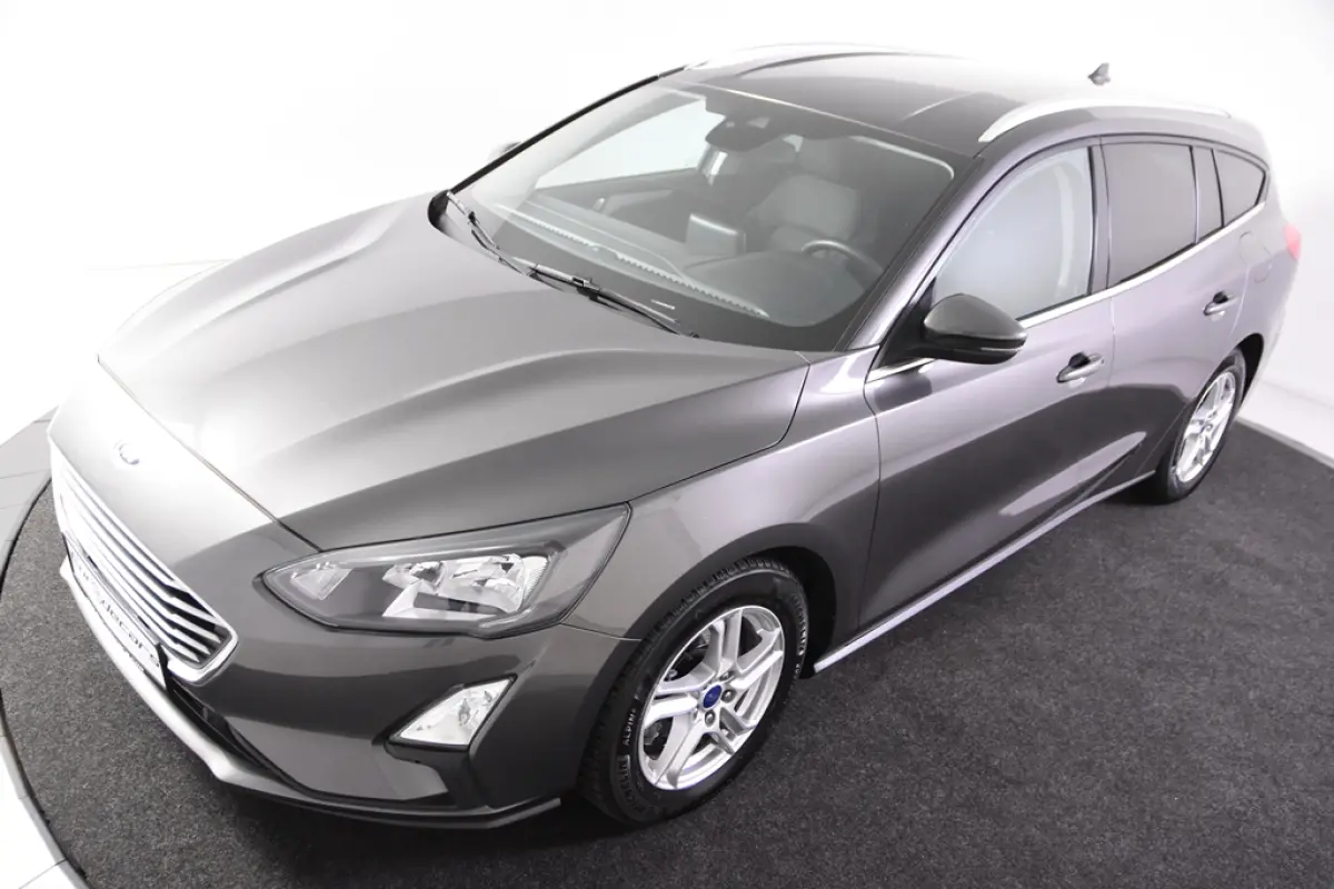 Hybrid Titanium *1ste Eigenaar*Navigatie*Stoelverwarming*Camera*