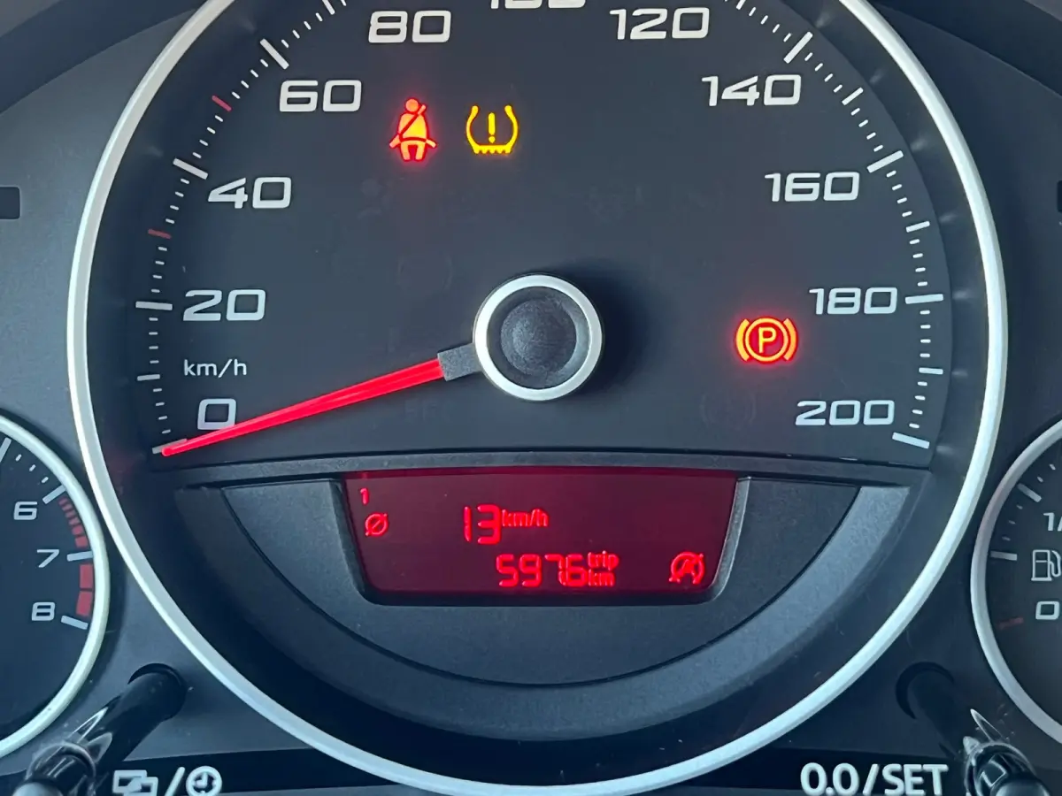 1.0 FR-line | Tornado Red | Airco/Bluetooth/LED - Lekker Sportief