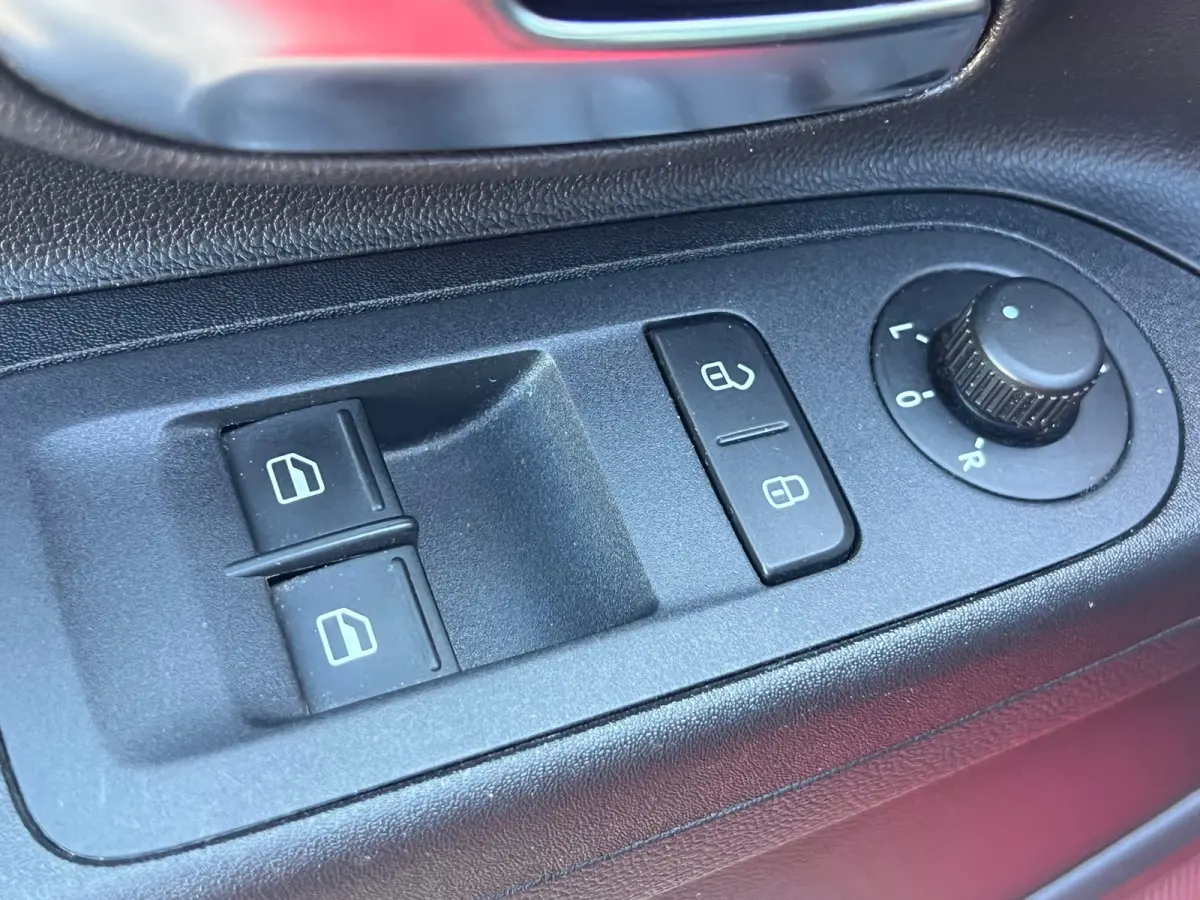 1.0 FR-line | Tornado Red | Airco/Bluetooth/LED - Lekker Sportief