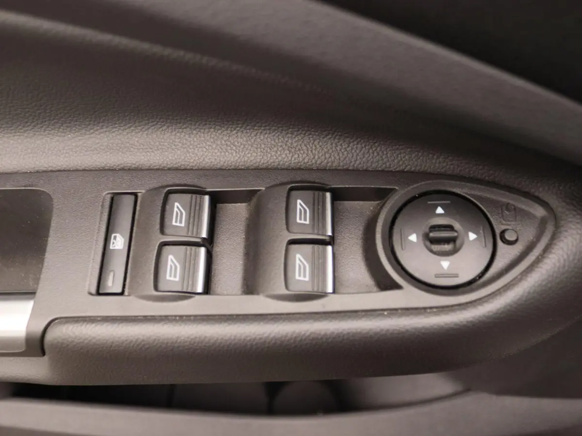 1.5 Titanium 4WD | Trekhaak | Automaat | Navigatie | Climate Control | Stoelverwarming | Voorruitverwarming |