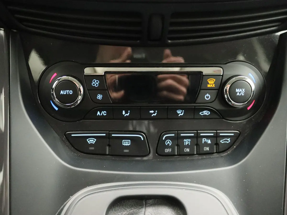 1.5 Titanium 4WD | Trekhaak | Automaat | Navigatie | Climate Control | Stoelverwarming | Voorruitverwarming |