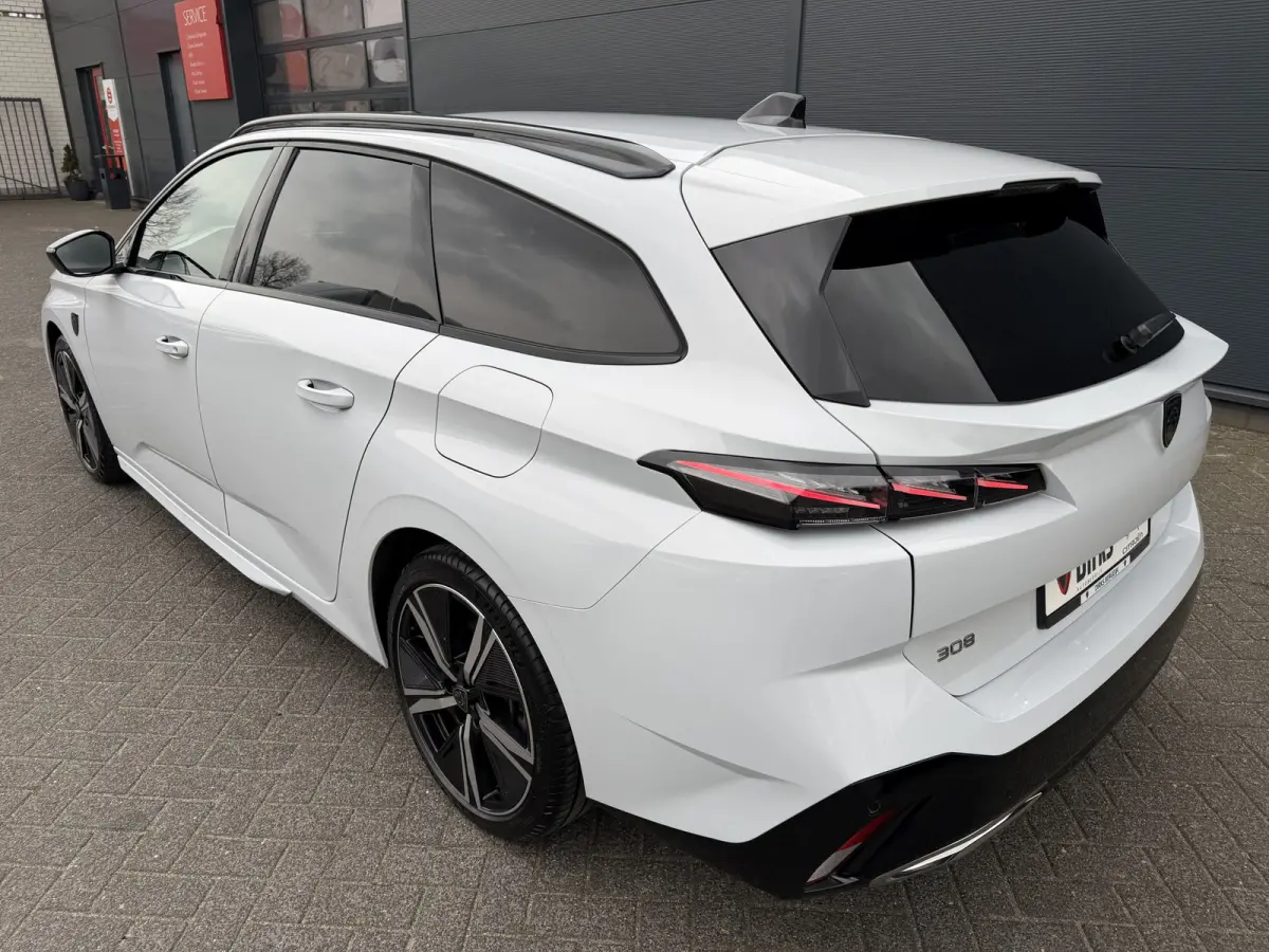 180pk Plug-in Hybrid GT (Elektrisch Schuifdak - Elektrische Klep - Leder/Alcantara incl Stoelverwarming/ geheugen - 360gr Camera - Adaptieve Cruise Controle - Parkeersensoren V+A - LED - Key