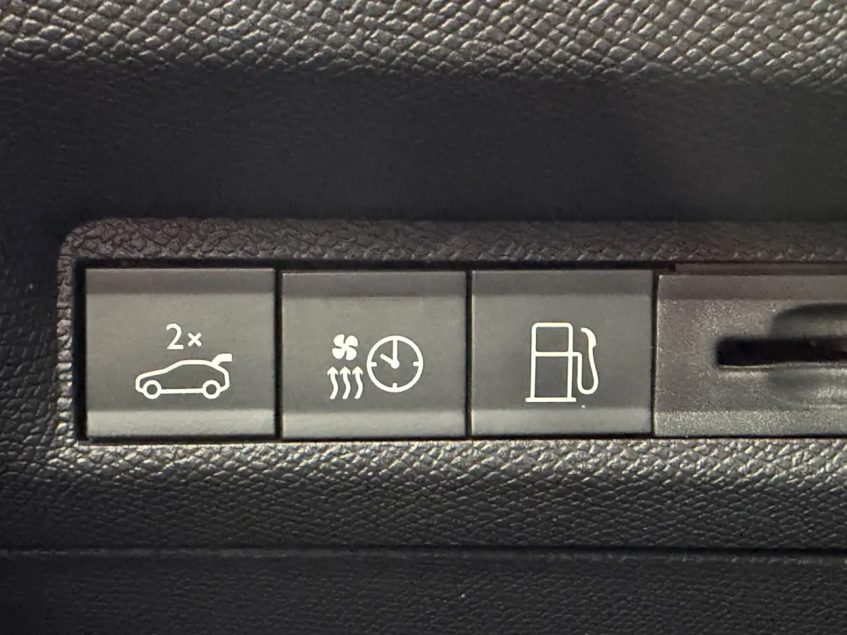 180pk Plug-in Hybrid GT (Elektrisch Schuifdak - Elektrische Klep - Leder/Alcantara incl Stoelverwarming/ geheugen - 360gr Camera - Adaptieve Cruise Controle - Parkeersensoren V+A - LED - Key