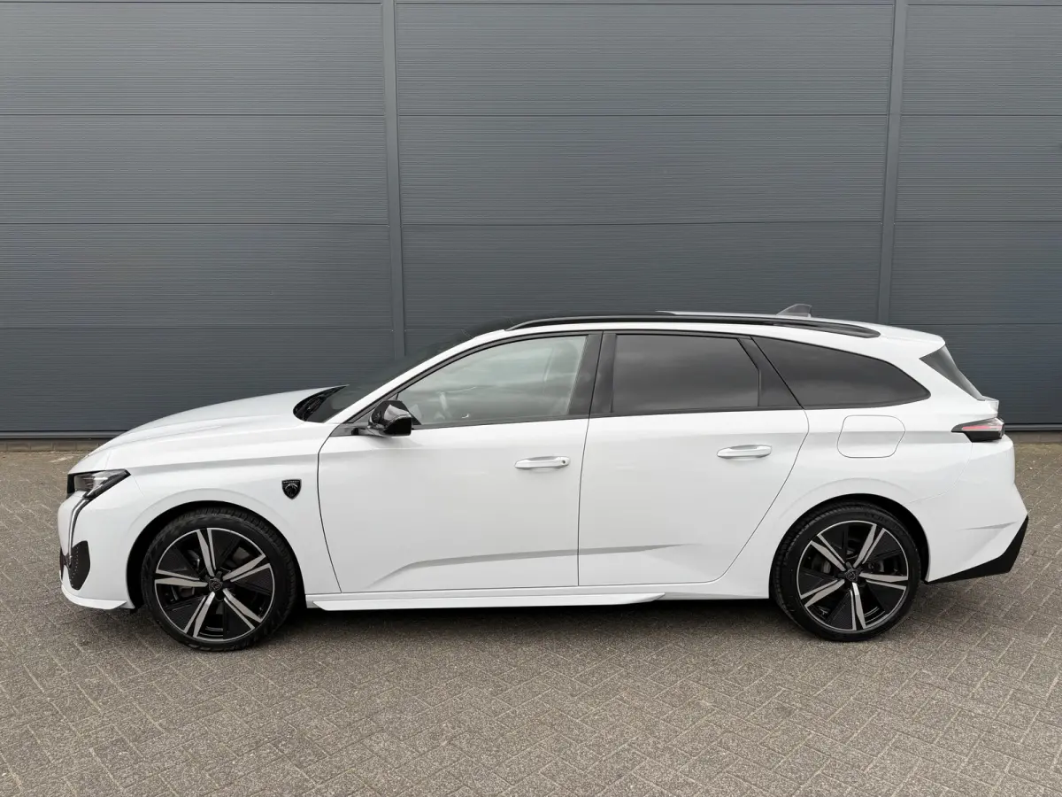 180pk Plug-in Hybrid GT (Elektrisch Schuifdak - Elektrische Klep - Leder/Alcantara incl Stoelverwarming/ geheugen - 360gr Camera - Adaptieve Cruise Controle - Parkeersensoren V+A - LED - Key