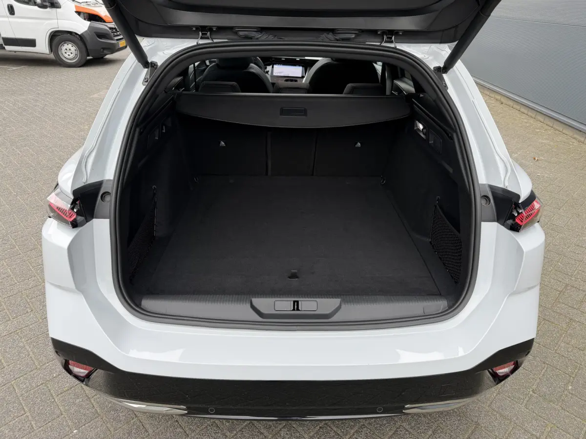 180pk Plug-in Hybrid GT (Elektrisch Schuifdak - Elektrische Klep - Leder/Alcantara incl Stoelverwarming/ geheugen - 360gr Camera - Adaptieve Cruise Controle - Parkeersensoren V+A - LED - Key