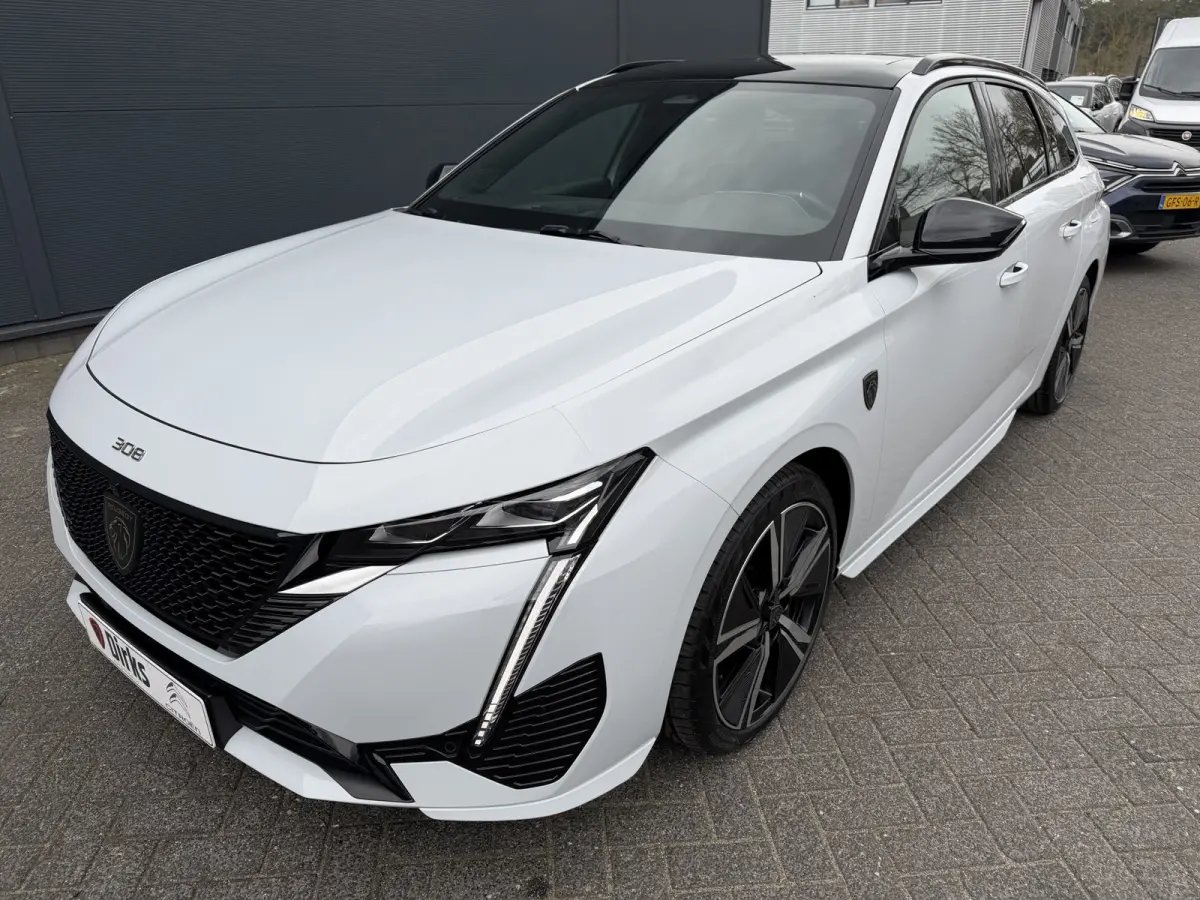 180pk Plug-in Hybrid GT (Elektrisch Schuifdak - Elektrische Klep - Leder/Alcantara incl Stoelverwarming/ geheugen - 360gr Camera - Adaptieve Cruise Controle - Parkeersensoren V+A - LED - Key