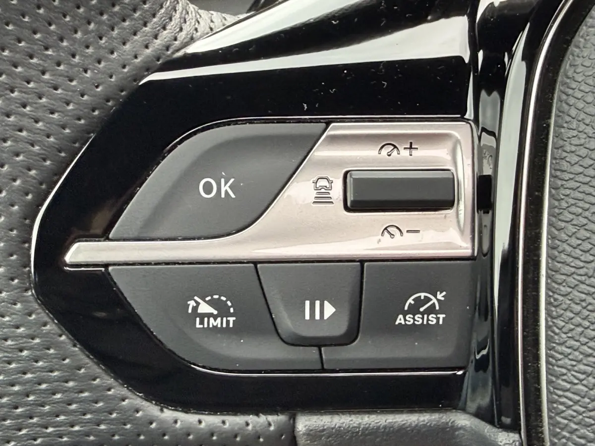 180pk Plug-in Hybrid GT (Elektrisch Schuifdak - Elektrische Klep - Leder/Alcantara incl Stoelverwarming/ geheugen - 360gr Camera - Adaptieve Cruise Controle - Parkeersensoren V+A - LED - Key