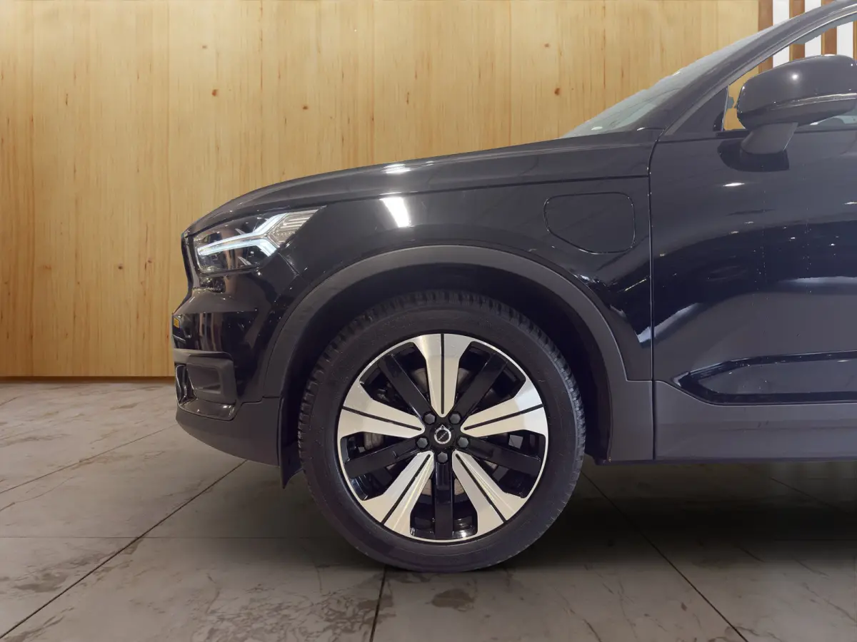 T4 R-Design Expression | BLIS | Trekhaak | Adaptive Cruise Control | Apple / Android Carplay | DAB |