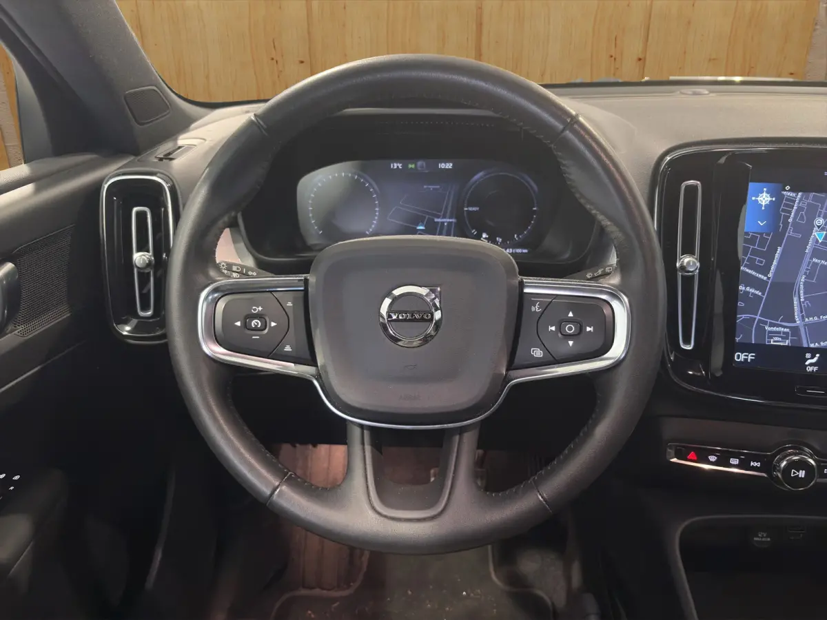 T4 R-Design Expression | BLIS | Trekhaak | Adaptive Cruise Control | Apple / Android Carplay | DAB |