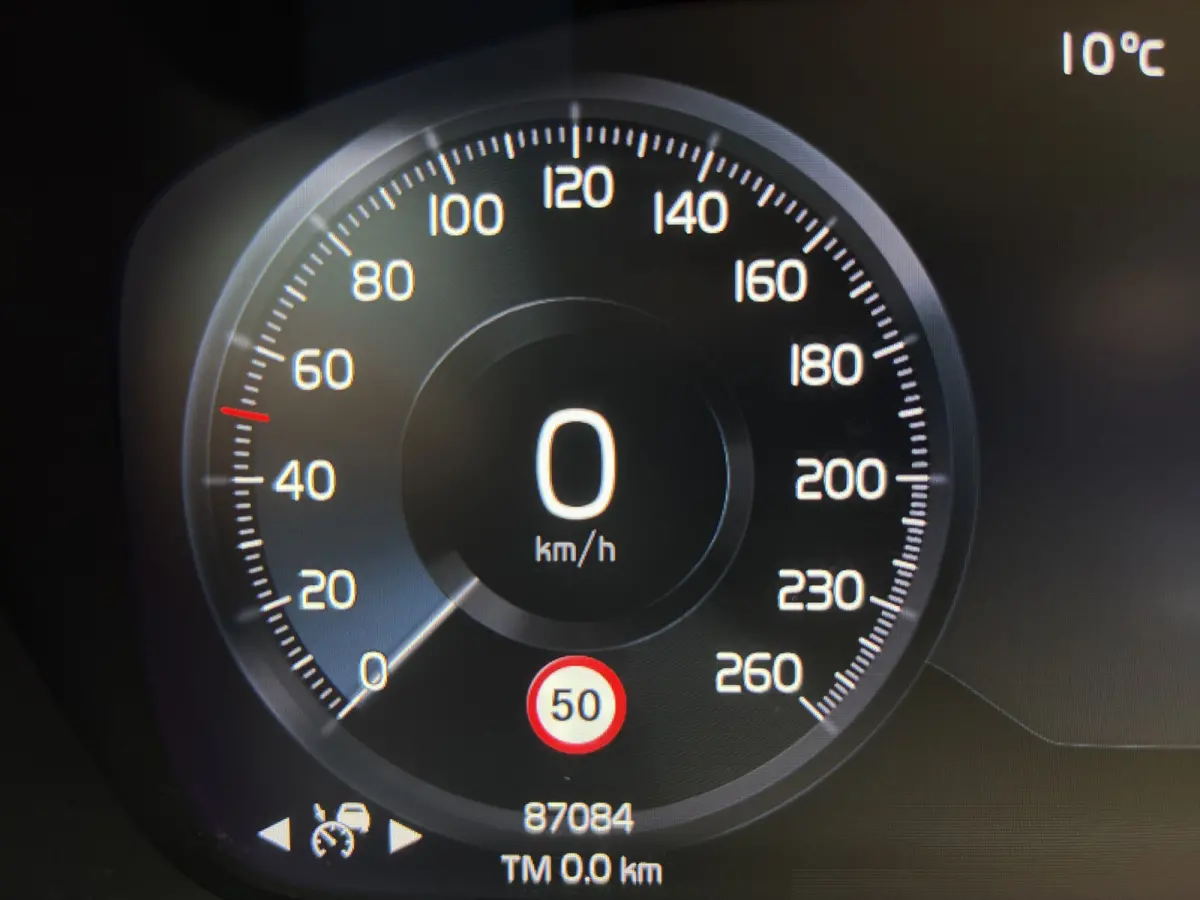 T4 R-Design Expression | BLIS | Trekhaak | Adaptive Cruise Control | Apple / Android Carplay | DAB |