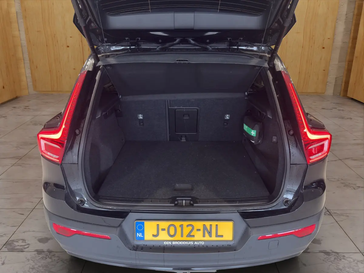 T4 R-Design Expression | BLIS | Trekhaak | Adaptive Cruise Control | Apple / Android Carplay | DAB |