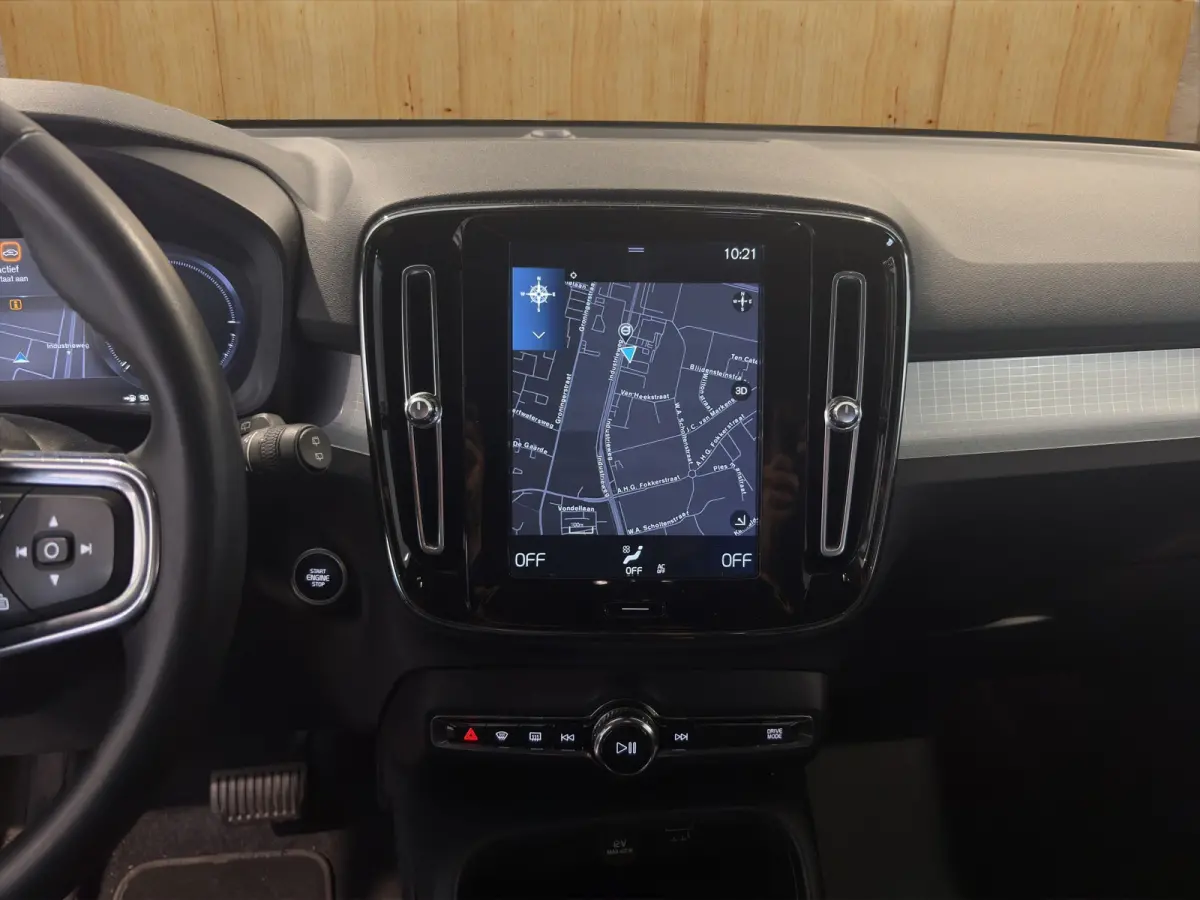 T4 R-Design Expression | BLIS | Trekhaak | Adaptive Cruise Control | Apple / Android Carplay | DAB |