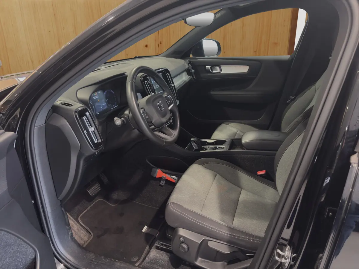 T4 R-Design Expression | BLIS | Trekhaak | Adaptive Cruise Control | Apple / Android Carplay | DAB |