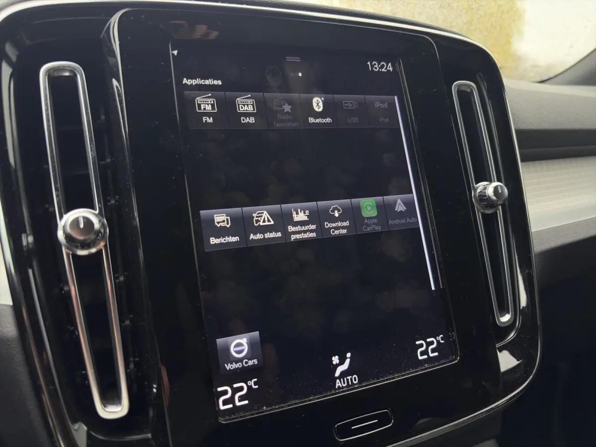 T4 R-Design Expression | BLIS | Trekhaak | Adaptive Cruise Control | Apple / Android Carplay | DAB |