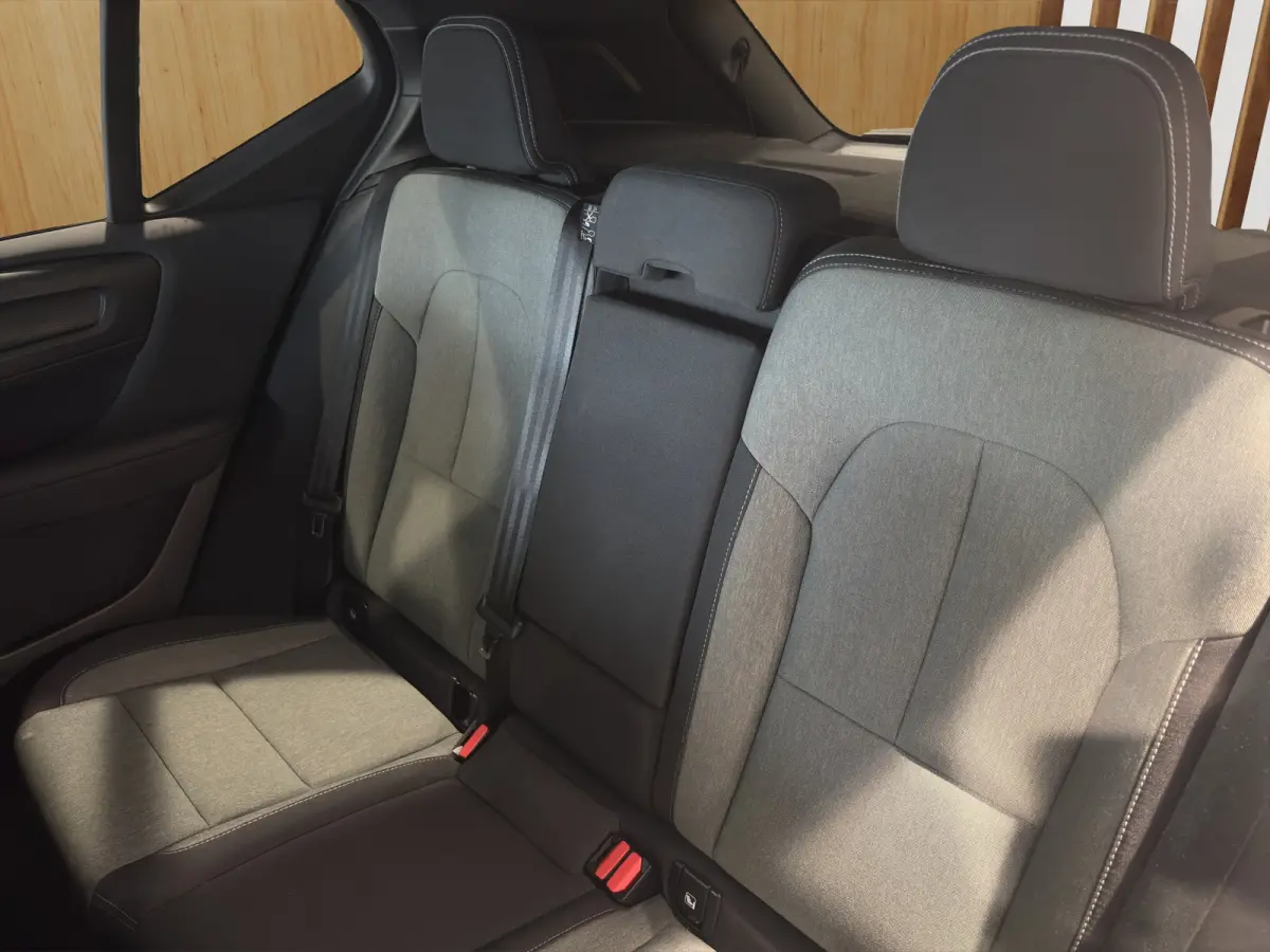 T4 R-Design Expression | BLIS | Trekhaak | Adaptive Cruise Control | Apple / Android Carplay | DAB |