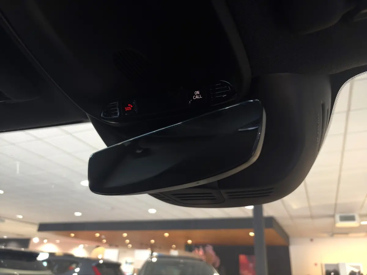 T4 R-Design Expression | BLIS | Trekhaak | Adaptive Cruise Control | Apple / Android Carplay | DAB |