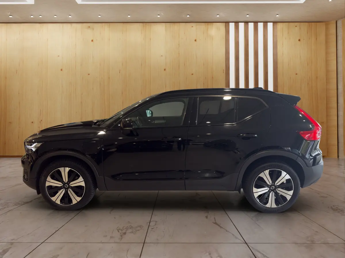 T4 R-Design Expression | BLIS | Trekhaak | Adaptive Cruise Control | Apple / Android Carplay | DAB |