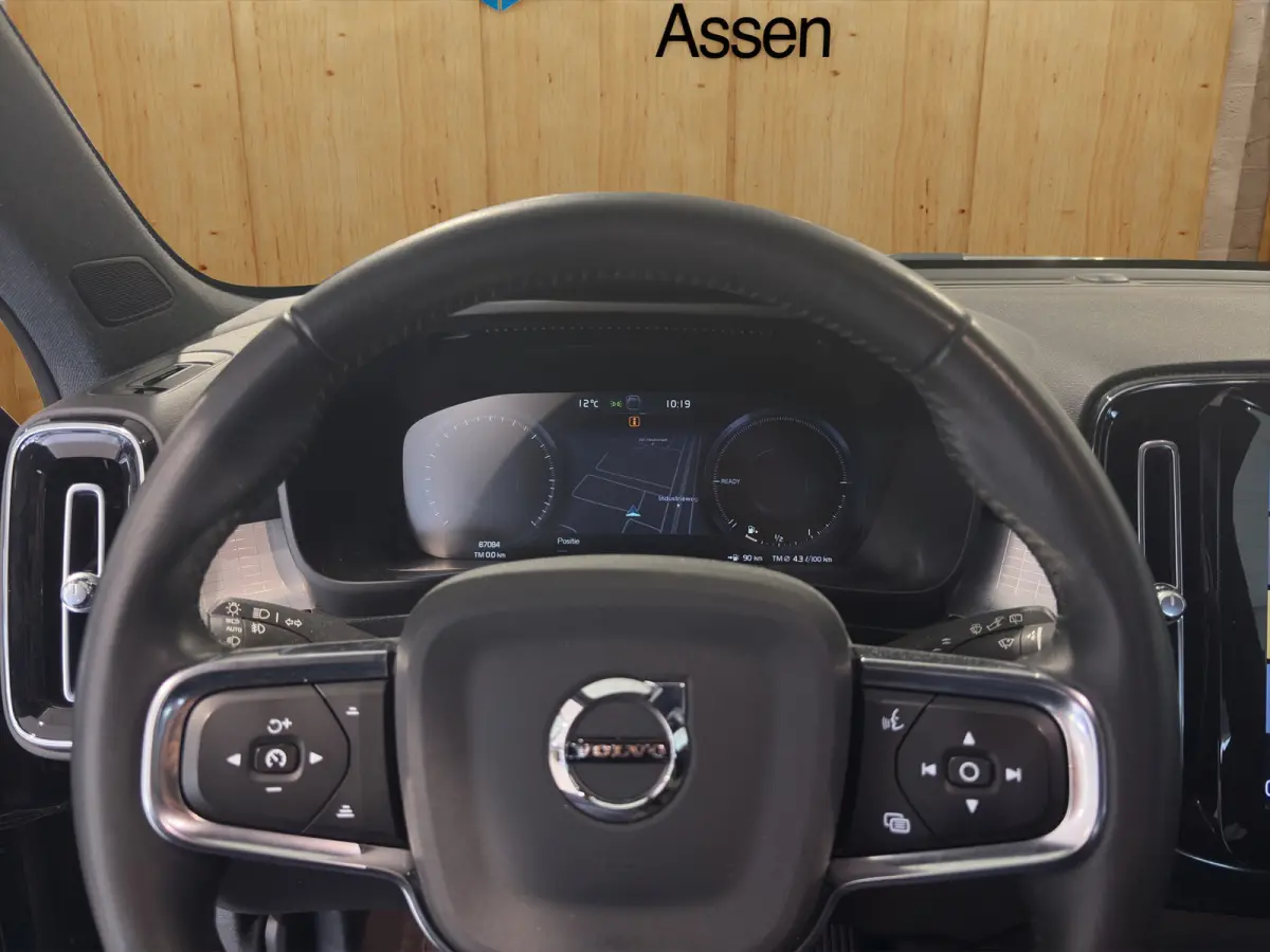 T4 R-Design Expression | BLIS | Trekhaak | Adaptive Cruise Control | Apple / Android Carplay | DAB |