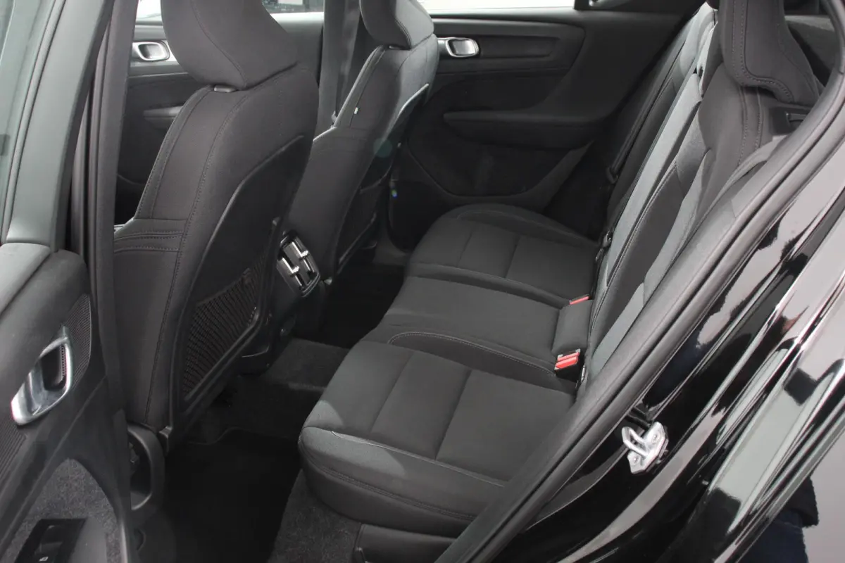 1.5 T3 163 pk Automaat Momentum Navigatie Apple Carplay Android Auto Parkeersensor achter Adaptive Cruise Control Virtual Cockpit Stoelverwarming LED kop- en mistlampen Lane Assist