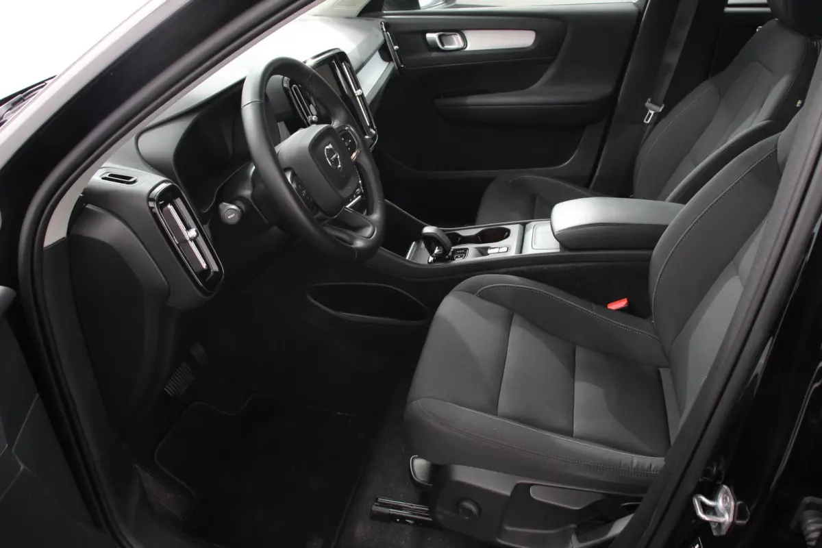 1.5 T3 163 pk Automaat Momentum Navigatie Apple Carplay Android Auto Parkeersensor achter Adaptive Cruise Control Virtual Cockpit Stoelverwarming LED kop- en mistlampen Lane Assist