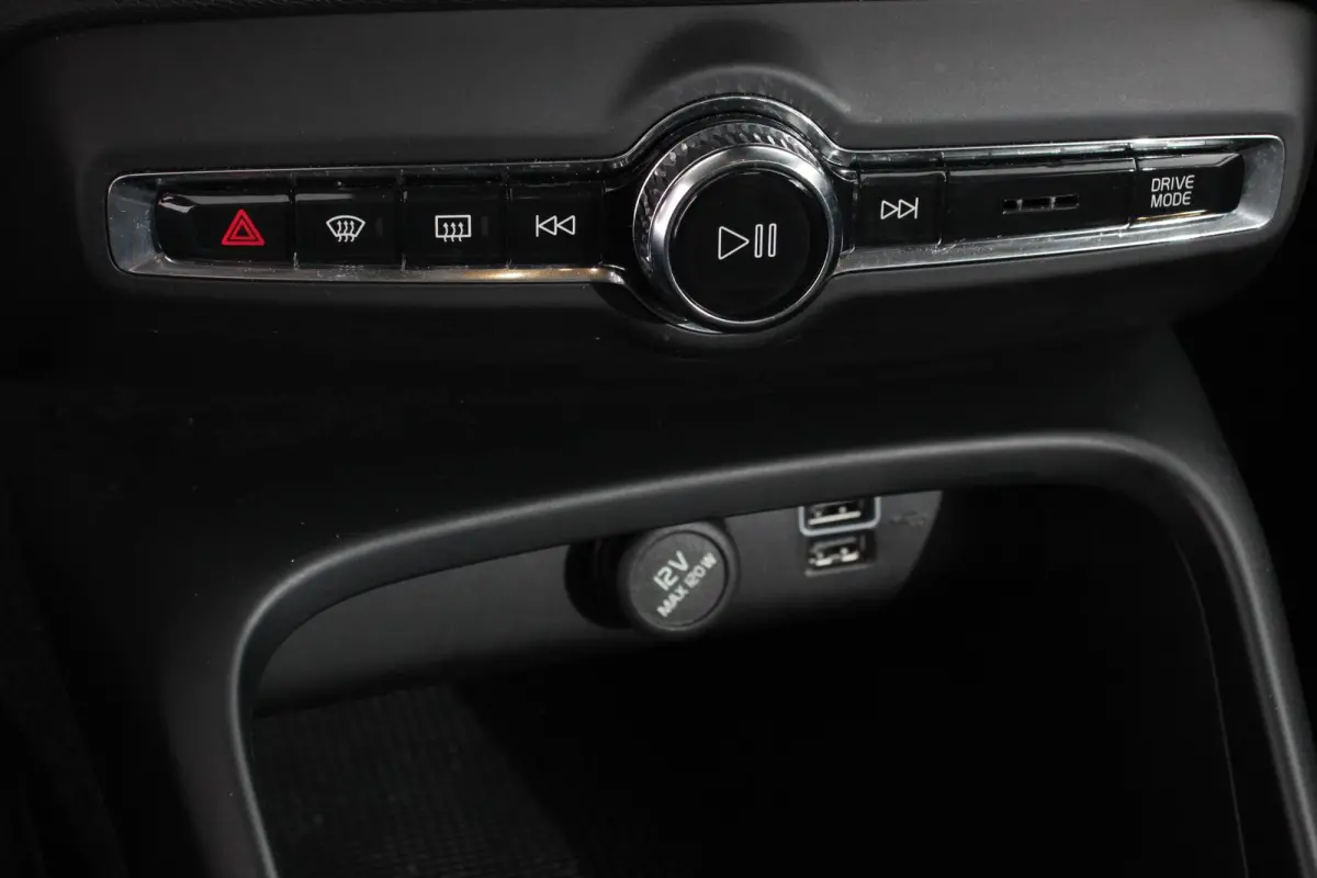 1.5 T3 163 pk Automaat Momentum Navigatie Apple Carplay Android Auto Parkeersensor achter Adaptive Cruise Control Virtual Cockpit Stoelverwarming LED kop- en mistlampen Lane Assist