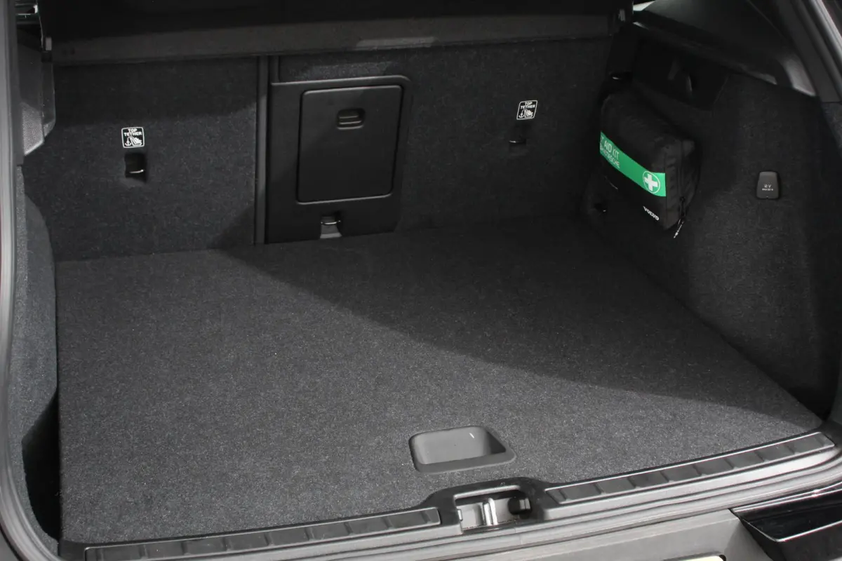 1.5 T3 163 pk Automaat Momentum Navigatie Apple Carplay Android Auto Parkeersensor achter Adaptive Cruise Control Virtual Cockpit Stoelverwarming LED kop- en mistlampen Lane Assist