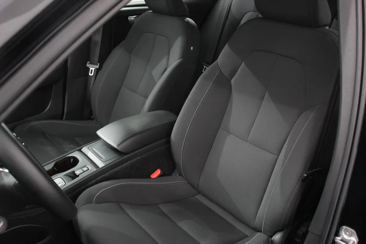 1.5 T3 163 pk Automaat Momentum Navigatie Apple Carplay Android Auto Parkeersensor achter Adaptive Cruise Control Virtual Cockpit Stoelverwarming LED kop- en mistlampen Lane Assist