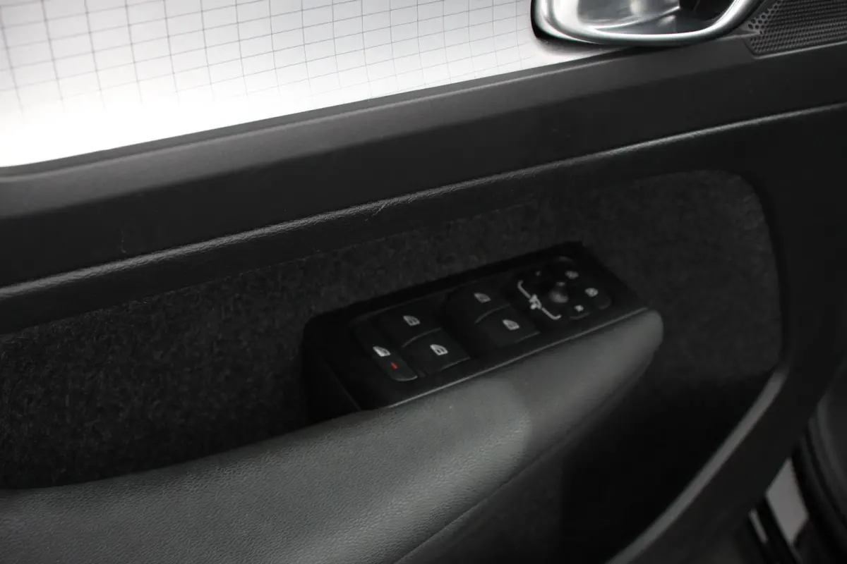 1.5 T3 163 pk Automaat Momentum Navigatie Apple Carplay Android Auto Parkeersensor achter Adaptive Cruise Control Virtual Cockpit Stoelverwarming LED kop- en mistlampen Lane Assist
