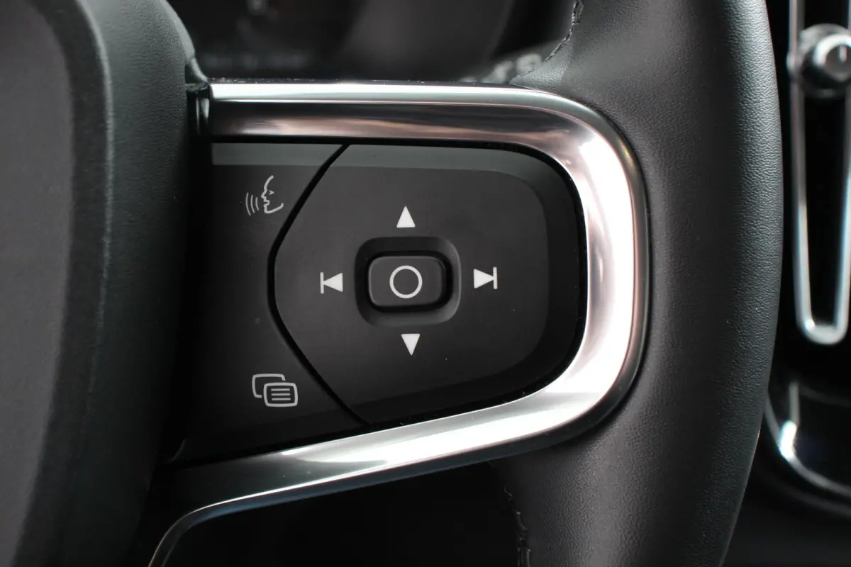 1.5 T3 163 pk Automaat Momentum Navigatie Apple Carplay Android Auto Parkeersensor achter Adaptive Cruise Control Virtual Cockpit Stoelverwarming LED kop- en mistlampen Lane Assist