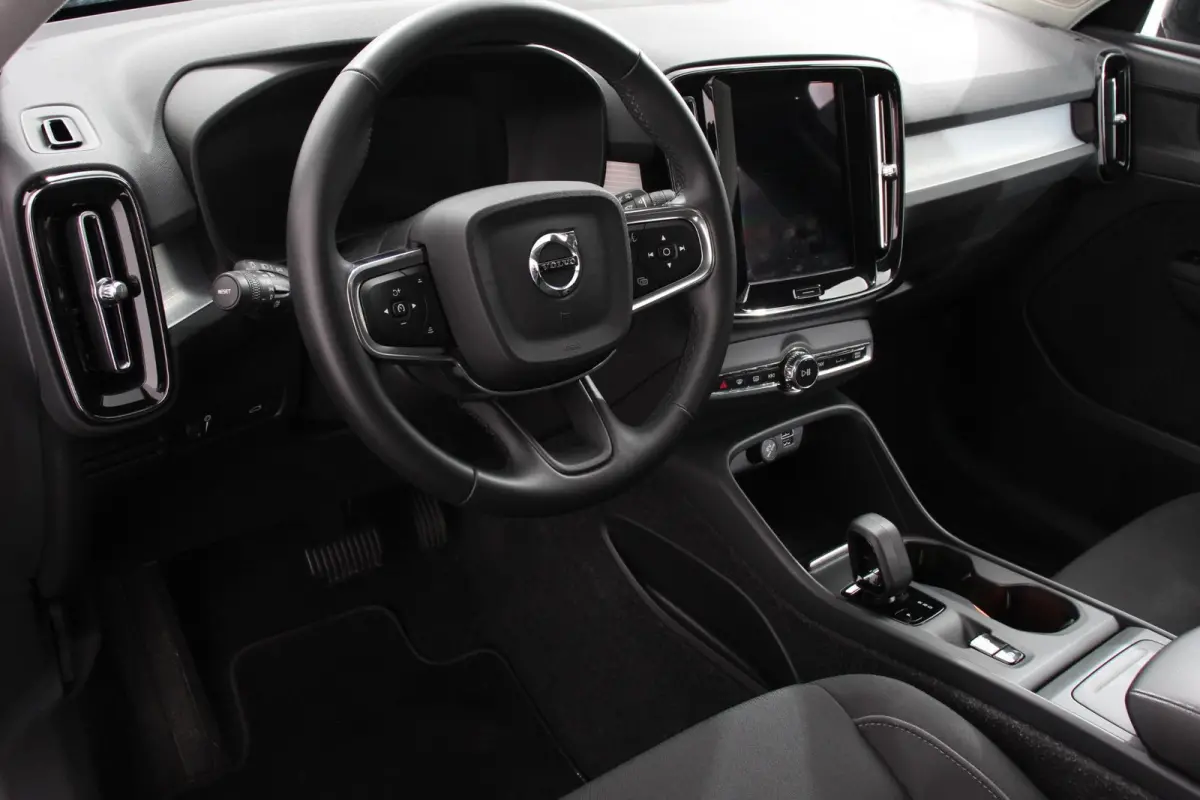 1.5 T3 163 pk Automaat Momentum Navigatie Apple Carplay Android Auto Parkeersensor achter Adaptive Cruise Control Virtual Cockpit Stoelverwarming LED kop- en mistlampen Lane Assist