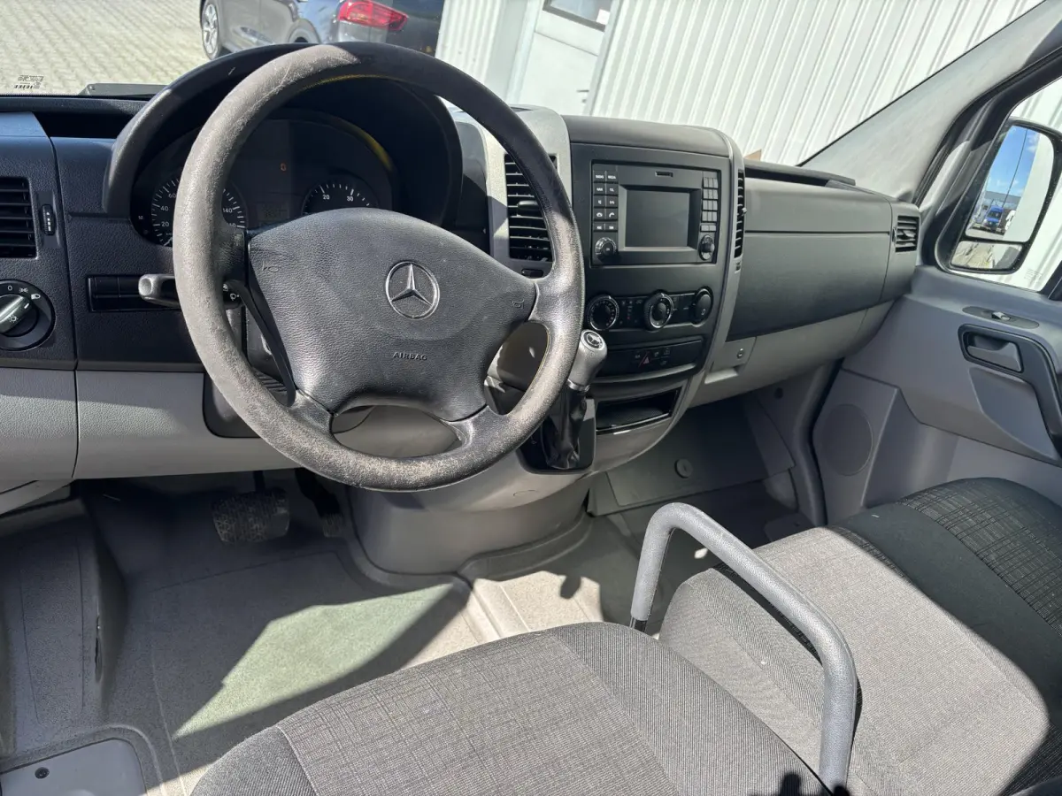 213 2.2 CDI*AUTOM.*A/C*NAVI*HAAK*CAM*GLASIMPERIAAL