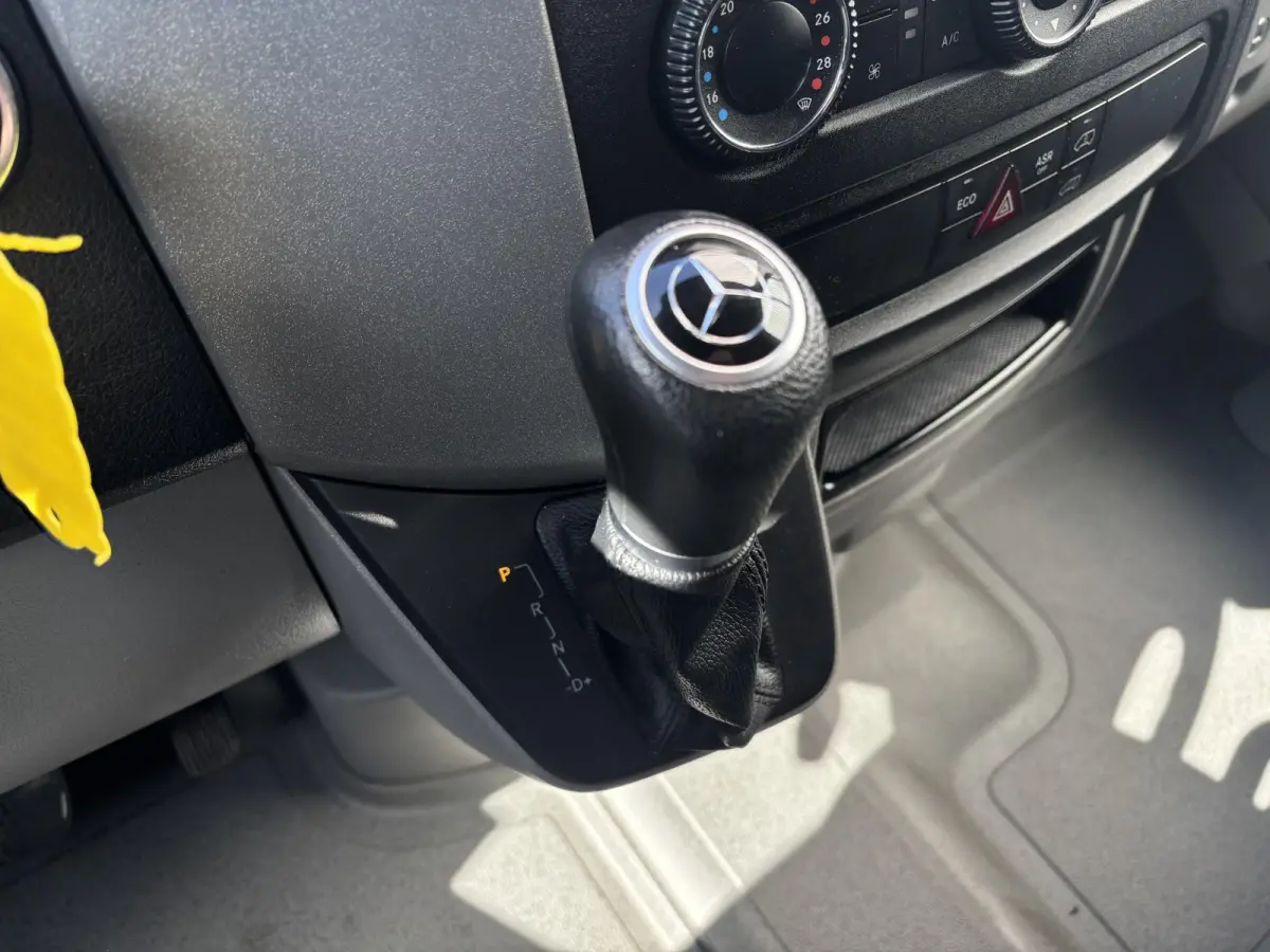 213 2.2 CDI*AUTOM.*A/C*NAVI*HAAK*CAM*GLASIMPERIAAL