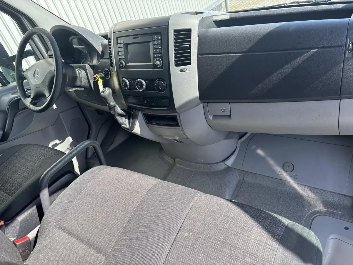 213 2.2 CDI*AUTOM.*A/C*NAVI*HAAK*CAM*GLASIMPERIAAL