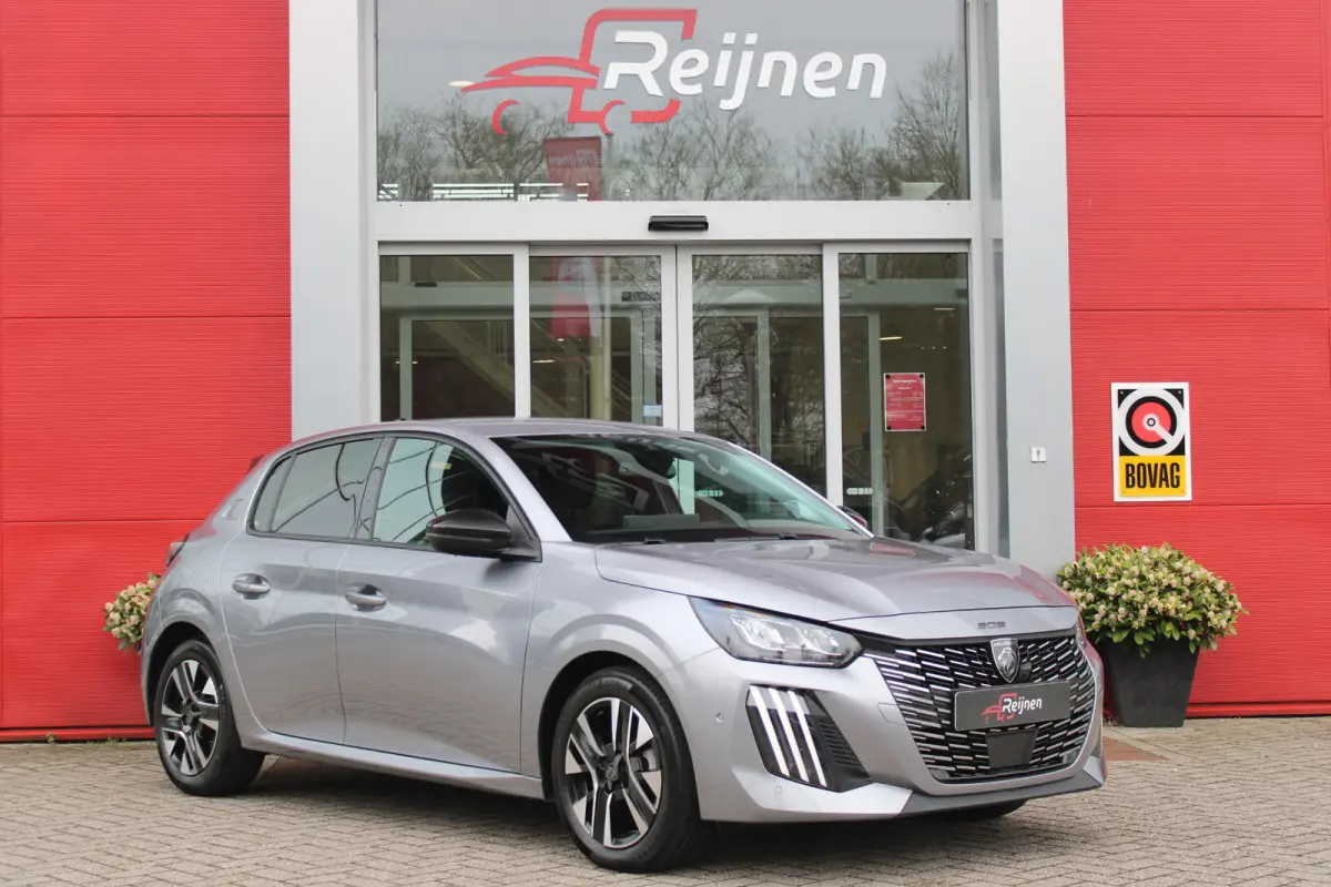 1.2 100PK ALLURE | CAMERA VOOR + ACHTER | PARKEERSENSOREN VOOR + ACHTER | DRAADLOZE APPLE CARPLAY/ANDROID AUTO | NAVIGATIE | DODEHOEK DETECTIE | CRUISE CONTROL | DAB+ RADIO | CLIMATE CONTROL
