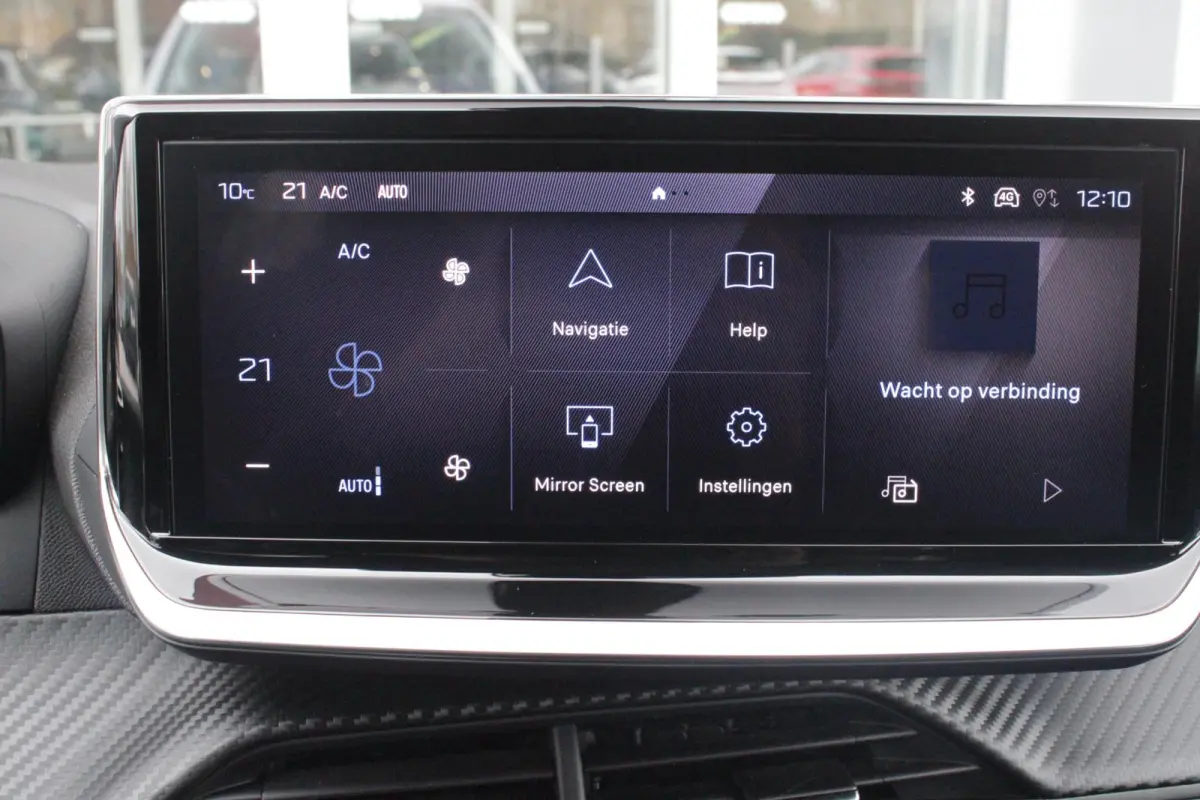 1.2 100PK ALLURE | CAMERA VOOR + ACHTER | PARKEERSENSOREN VOOR + ACHTER | DRAADLOZE APPLE CARPLAY/ANDROID AUTO | NAVIGATIE | DODEHOEK DETECTIE | CRUISE CONTROL | DAB+ RADIO | CLIMATE CONTROL