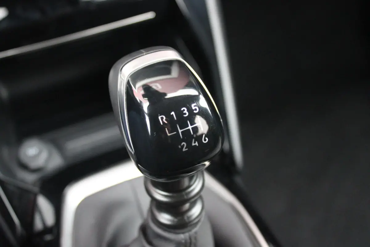 1.2 100PK ALLURE | CAMERA VOOR + ACHTER | PARKEERSENSOREN VOOR + ACHTER | DRAADLOZE APPLE CARPLAY/ANDROID AUTO | NAVIGATIE | DODEHOEK DETECTIE | CRUISE CONTROL | DAB+ RADIO | CLIMATE CONTROL