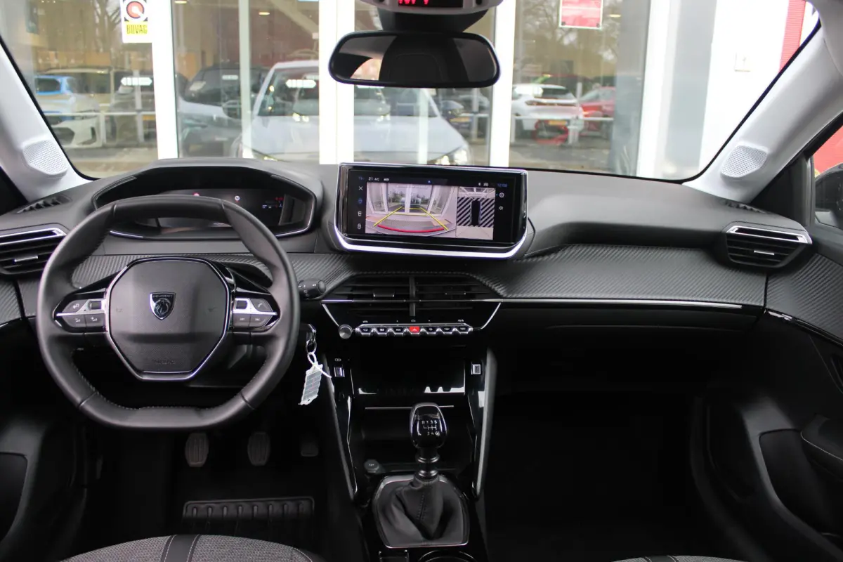 1.2 100PK ALLURE | CAMERA VOOR + ACHTER | PARKEERSENSOREN VOOR + ACHTER | DRAADLOZE APPLE CARPLAY/ANDROID AUTO | NAVIGATIE | DODEHOEK DETECTIE | CRUISE CONTROL | DAB+ RADIO | CLIMATE CONTROL