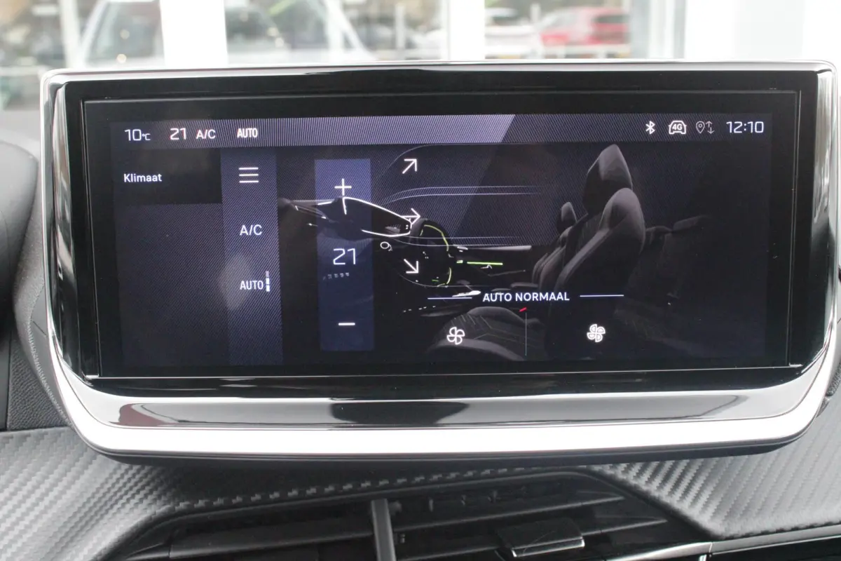 1.2 100PK ALLURE | CAMERA VOOR + ACHTER | PARKEERSENSOREN VOOR + ACHTER | DRAADLOZE APPLE CARPLAY/ANDROID AUTO | NAVIGATIE | DODEHOEK DETECTIE | CRUISE CONTROL | DAB+ RADIO | CLIMATE CONTROL