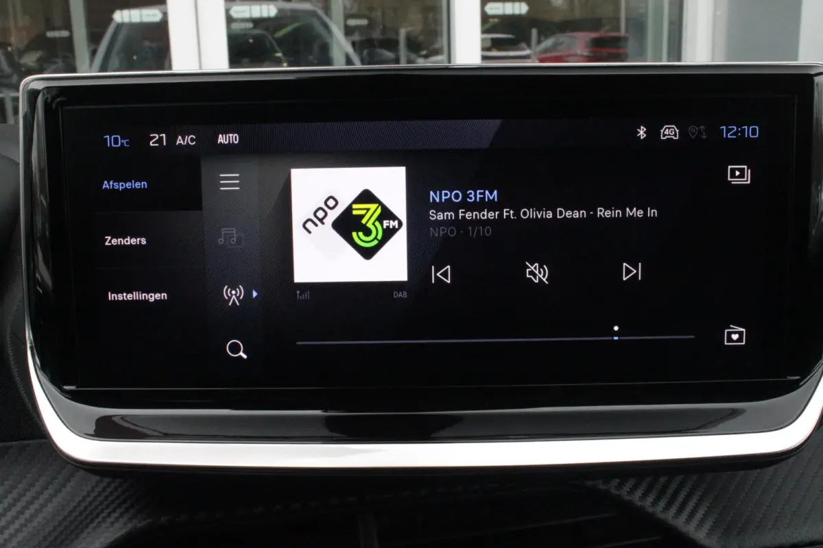 1.2 100PK ALLURE | CAMERA VOOR + ACHTER | PARKEERSENSOREN VOOR + ACHTER | DRAADLOZE APPLE CARPLAY/ANDROID AUTO | NAVIGATIE | DODEHOEK DETECTIE | CRUISE CONTROL | DAB+ RADIO | CLIMATE CONTROL