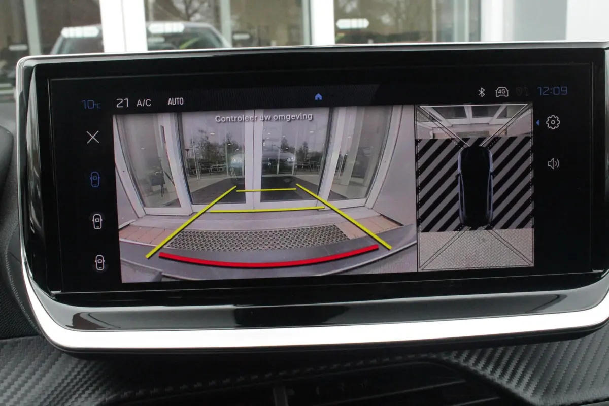 1.2 100PK ALLURE | CAMERA VOOR + ACHTER | PARKEERSENSOREN VOOR + ACHTER | DRAADLOZE APPLE CARPLAY/ANDROID AUTO | NAVIGATIE | DODEHOEK DETECTIE | CRUISE CONTROL | DAB+ RADIO | CLIMATE CONTROL