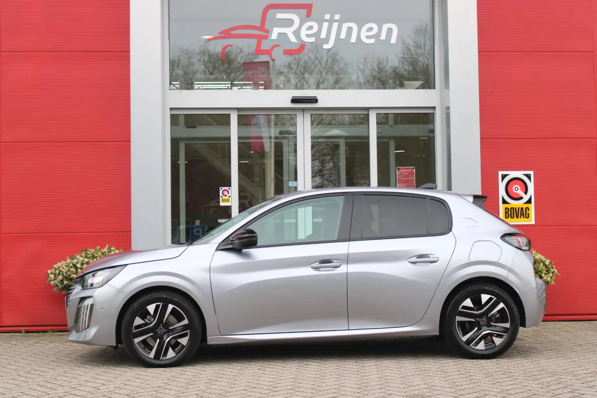 1.2 100PK ALLURE | CAMERA VOOR + ACHTER | PARKEERSENSOREN VOOR + ACHTER | DRAADLOZE APPLE CARPLAY/ANDROID AUTO | NAVIGATIE | DODEHOEK DETECTIE | CRUISE CONTROL | DAB+ RADIO | CLIMATE CONTROL