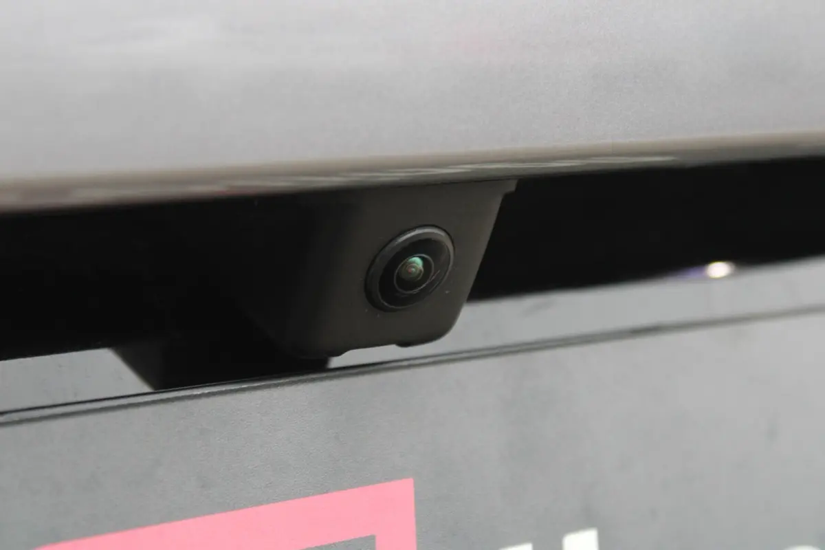 1.2 100PK ALLURE | CAMERA VOOR + ACHTER | PARKEERSENSOREN VOOR + ACHTER | DRAADLOZE APPLE CARPLAY/ANDROID AUTO | NAVIGATIE | DODEHOEK DETECTIE | CRUISE CONTROL | DAB+ RADIO | CLIMATE CONTROL