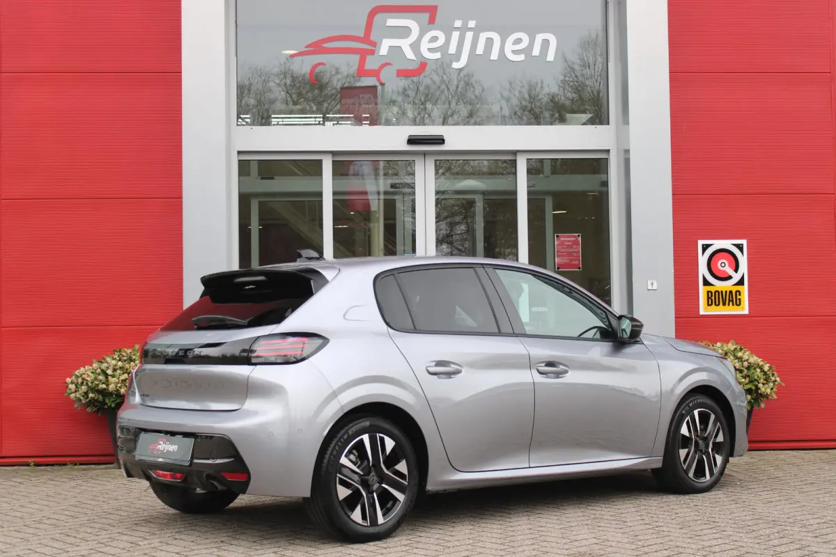 1.2 100PK ALLURE | CAMERA VOOR + ACHTER | PARKEERSENSOREN VOOR + ACHTER | DRAADLOZE APPLE CARPLAY/ANDROID AUTO | NAVIGATIE | DODEHOEK DETECTIE | CRUISE CONTROL | DAB+ RADIO | CLIMATE CONTROL