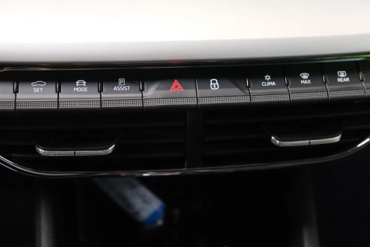 1.0 e-TSI Business Edition Plus Automaat - N.A.P. Airco, Cruise, Navi, PDC, Stoelverwarming, Carplay.