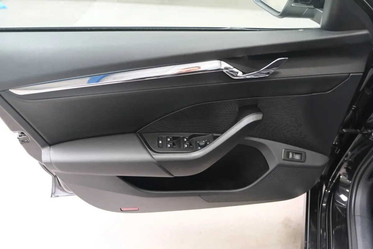 1.0 e-TSI Business Edition Plus Automaat - N.A.P. Airco, Cruise, Navi, PDC, Stoelverwarming, Carplay.