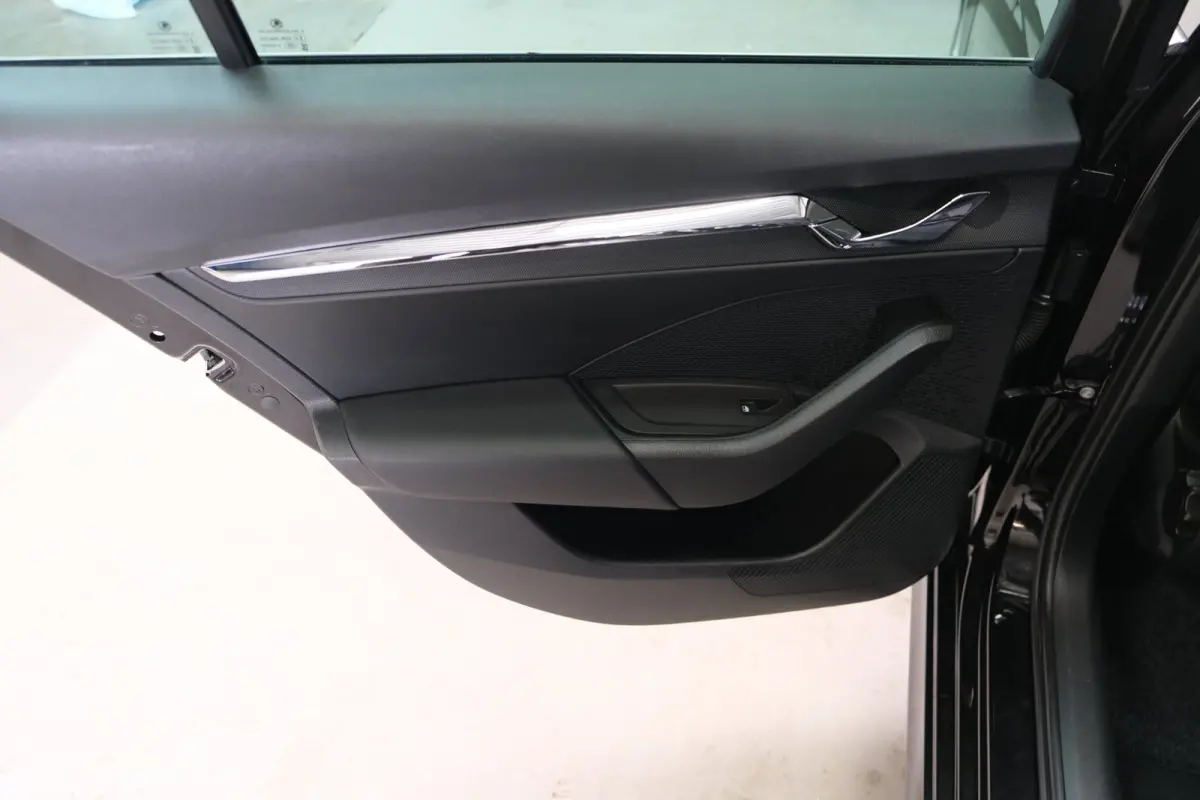 1.0 e-TSI Business Edition Plus Automaat - N.A.P. Airco, Cruise, Navi, PDC, Stoelverwarming, Carplay.