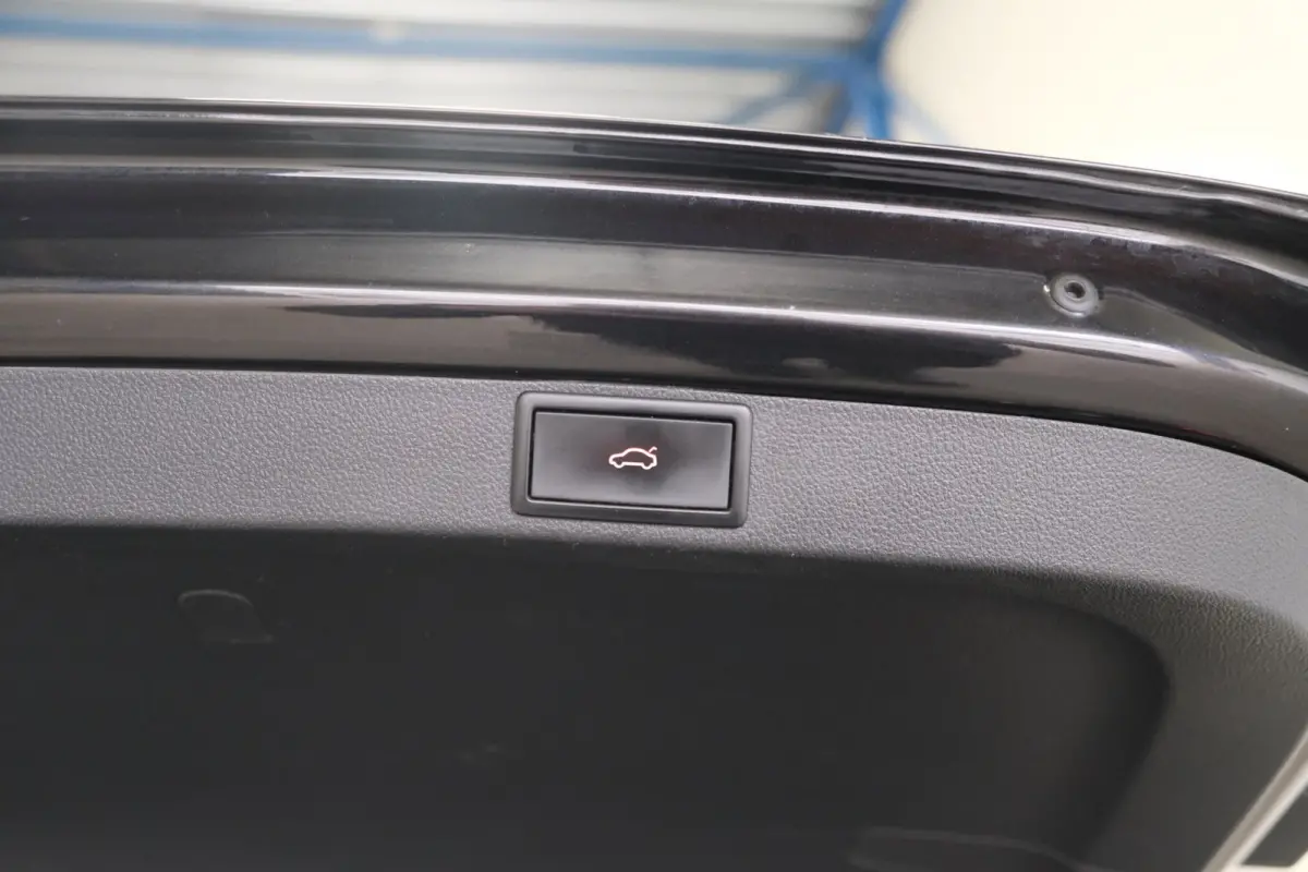 1.0 e-TSI Business Edition Plus Automaat - N.A.P. Airco, Cruise, Navi, PDC, Stoelverwarming, Carplay.