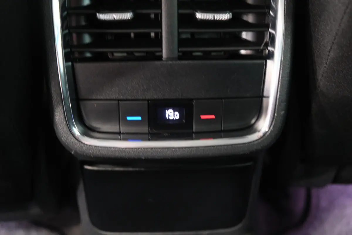 1.0 e-TSI Business Edition Plus Automaat - N.A.P. Airco, Cruise, Navi, PDC, Stoelverwarming, Carplay.
