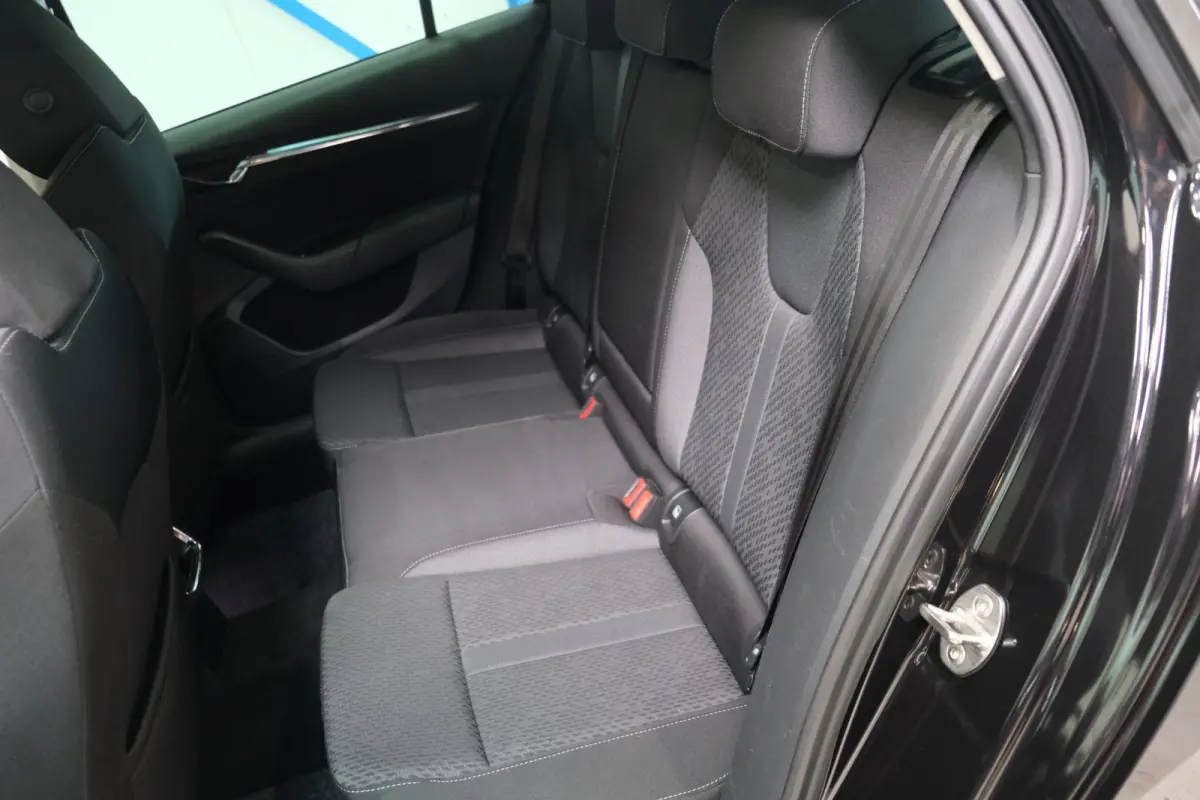 1.0 e-TSI Business Edition Plus Automaat - N.A.P. Airco, Cruise, Navi, PDC, Stoelverwarming, Carplay.